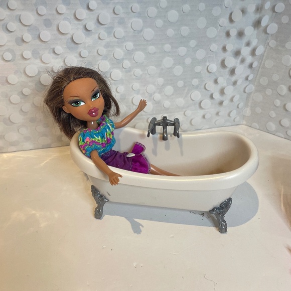 Bratz World House 🛁Bath tub with Yasmin doll bundle - Picture 12 of 16